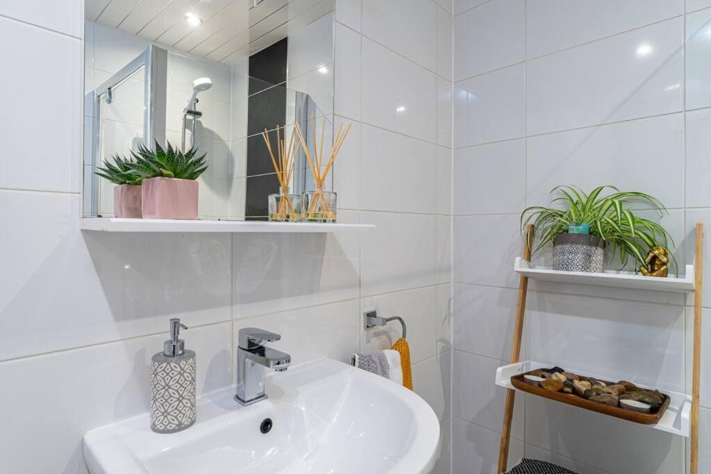 Stylish City Pad With Free Private Parking Glasgow Exterior foto
